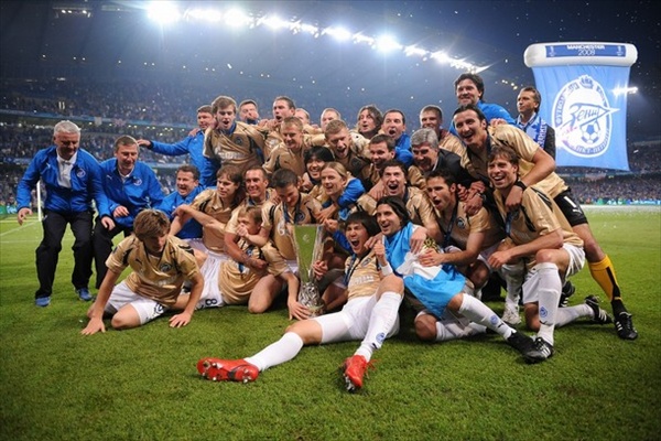 zenit_team_celebrates.jpg