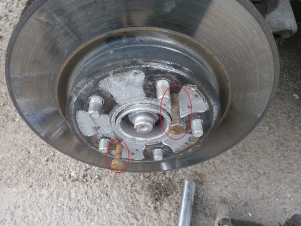 Замена тормозных колодок,снятие и установка тормозных дисков.(Фотоотчет)