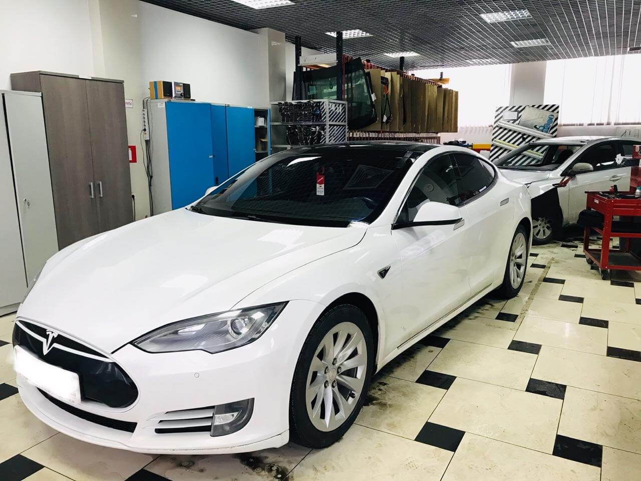 tesla-1.jpg