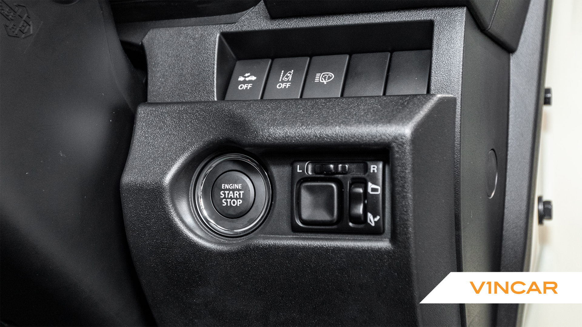 Suzuki-Jimny-Sierra-1.5-JC-Control-Buttons.jpg