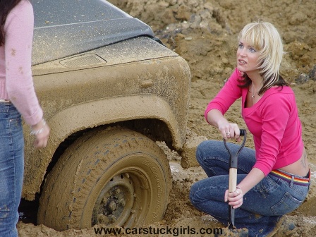 Land_Rover_LR_110_stuck_in_the_mud _014.jpg